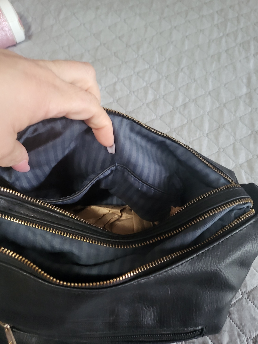 Classic Black Leather Shoulder Bag - Women - Picture 5 of 7